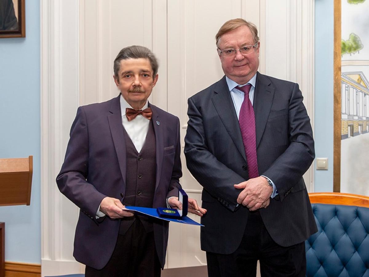 Сергей Степашин вручил награды представителям государственных и общественных организаций