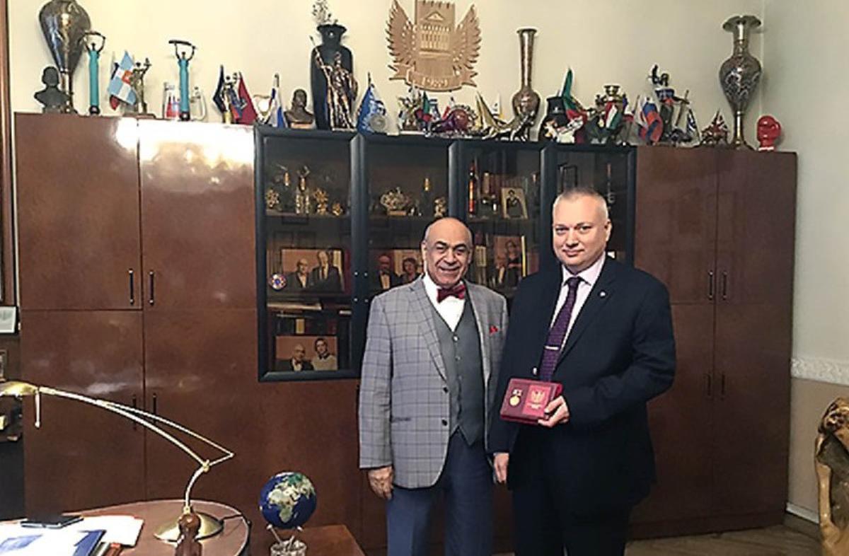 Нагрудный знак «Почетный адвокат России» вручен А.В. Кутукову