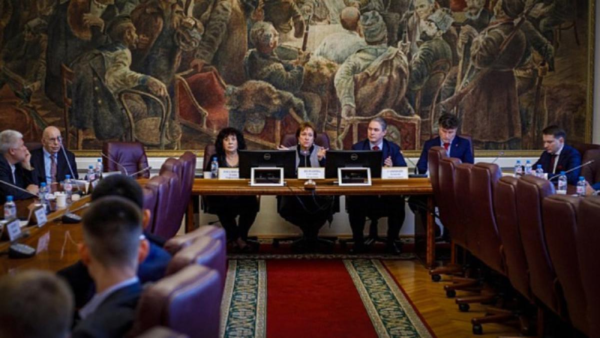 Системные проблемы и решения: обсуждение специальных знаний адвокатов в уголовном процессе.