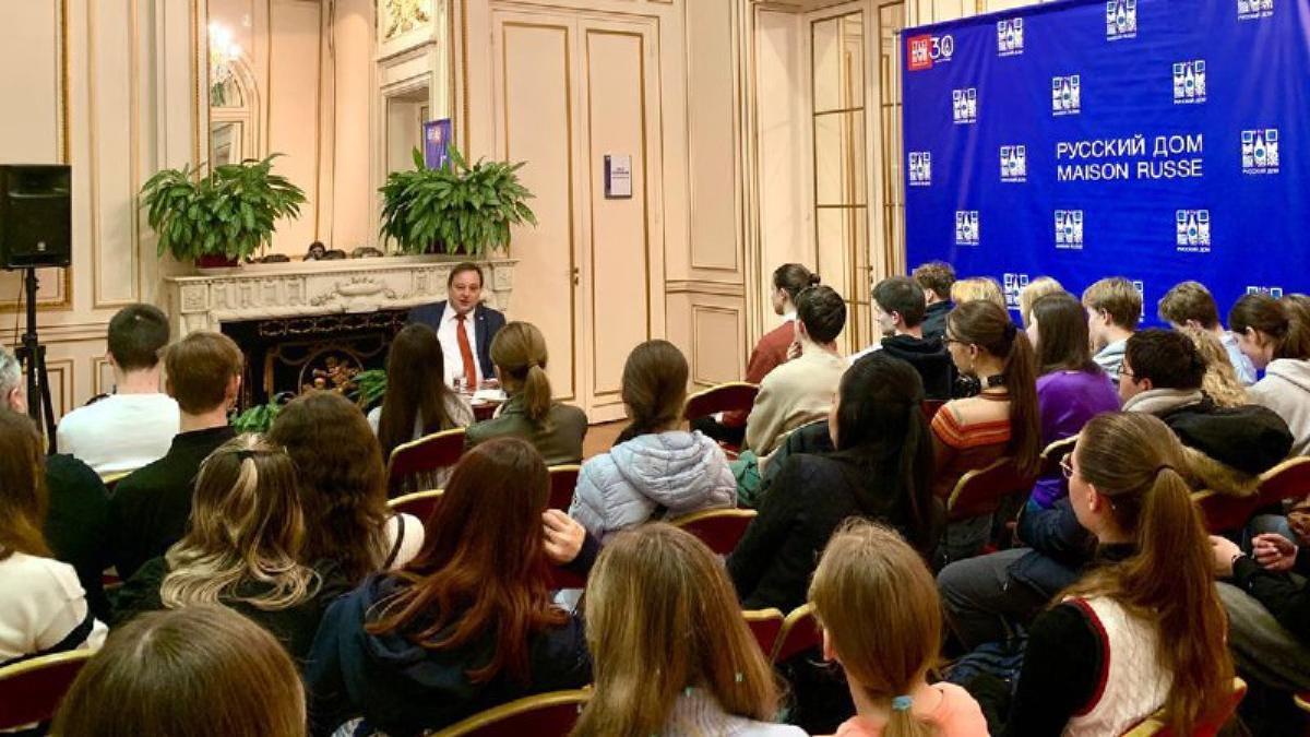 Будущее российской дипломатии: встреча молодых соотечественников с представителем РФ при ЮНЕСКО