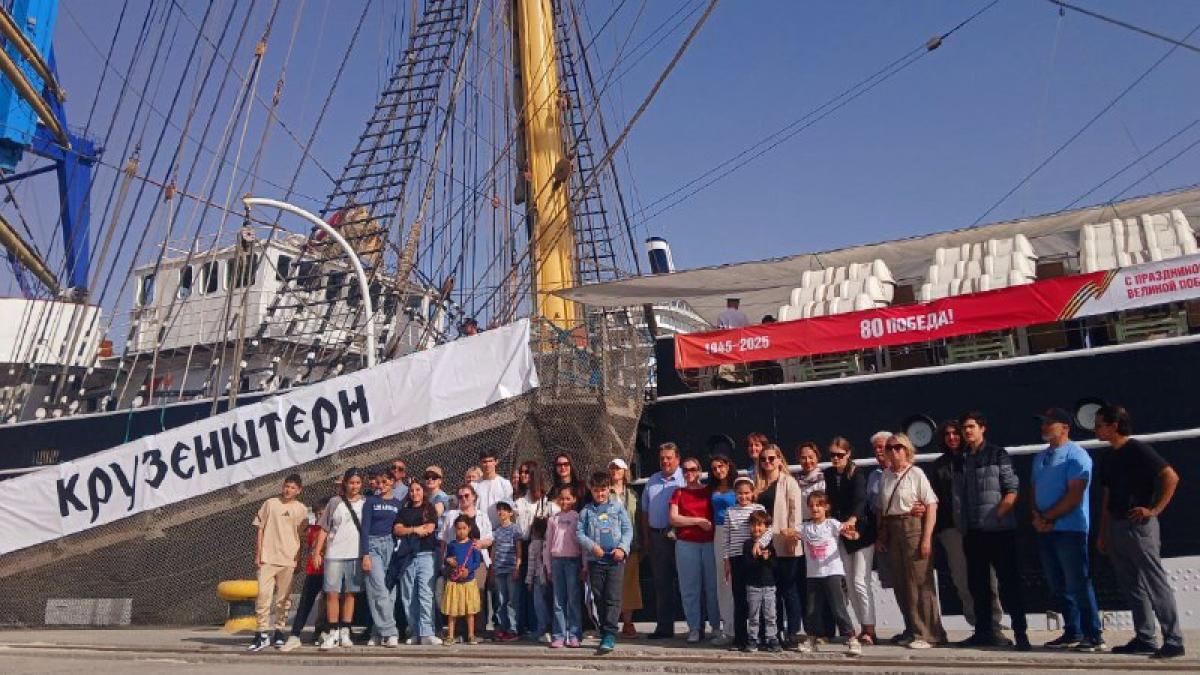 Легендарный «Крузенштерн» принял на борту российских соотечественников в Марокко